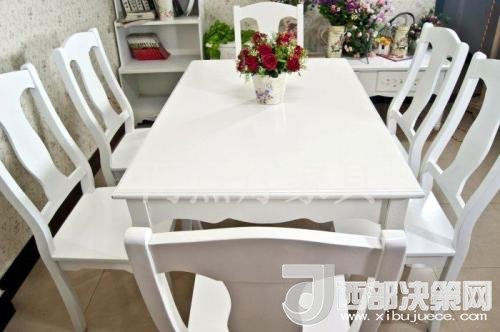 喜歡白色餐桌 但椅子該如何搭配？