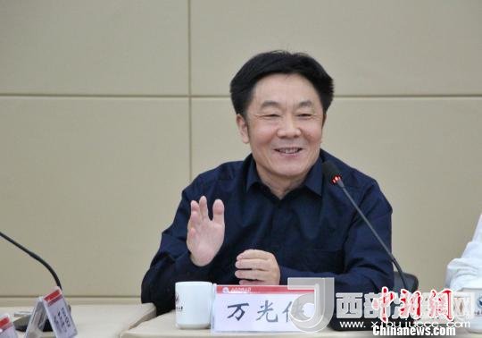 圖為山東師范大學(xué)副校長(zhǎng)萬(wàn)光俠在開(kāi)幕式上發(fā)言。　趙曉 攝
