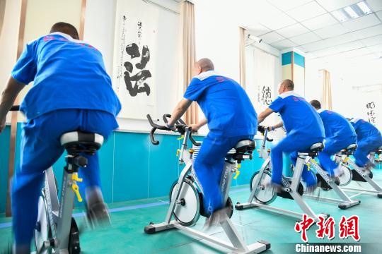 山西省戒毒人員正在進行身體鍛煉。　王建軍 攝