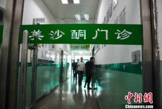 有數(shù)據(jù)顯示，十年來，山西省司法行政戒毒系統(tǒng)累計收治戒毒人員總數(shù)6萬余人。截至目前，在冊強制隔離戒毒人員、自愿戒毒人員、戒毒康復人員、美沙酮維持治療人員共1.2萬余人。　王建軍 攝