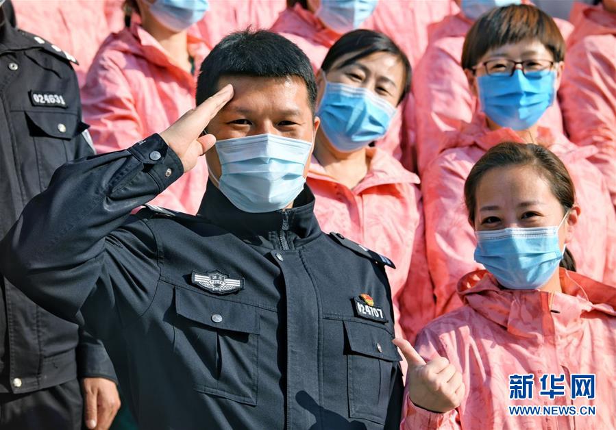 （習(xí)近平致敬的戰(zhàn)“疫”英雄·公安干警篇·圖文互動(dòng)）（1）他們，抗疫一線(xiàn)鑄警魂