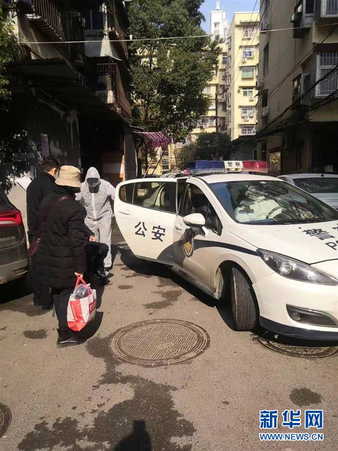 （習(xí)近平致敬的戰(zhàn)“疫”英雄·公安干警篇·圖文互動(dòng)）（5）他們，抗疫一線(xiàn)鑄警魂