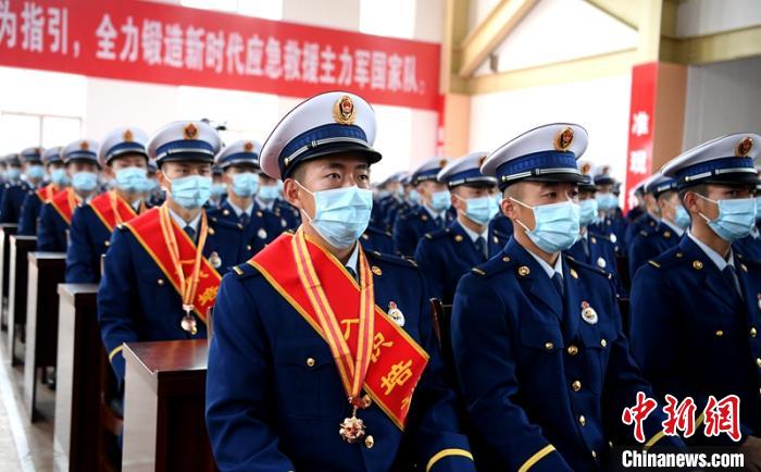 授銜表彰儀式現(xiàn)場。　劉忠俊 攝