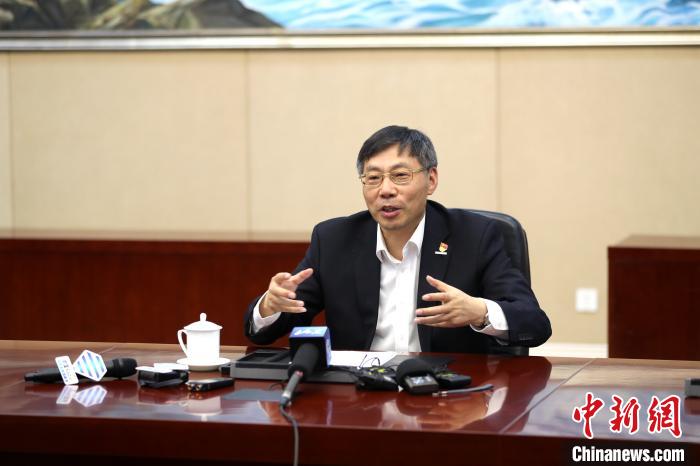 近日，全國人大代表、浪潮集團董事長兼CEO孫丕恕接受媒體采訪。浪潮集圖供圖