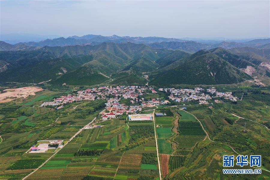 （新華全媒頭條·走向我們的小康生活·圖文互動(dòng)）（13）長(zhǎng)城腳下，小康村串成“珍珠鏈”